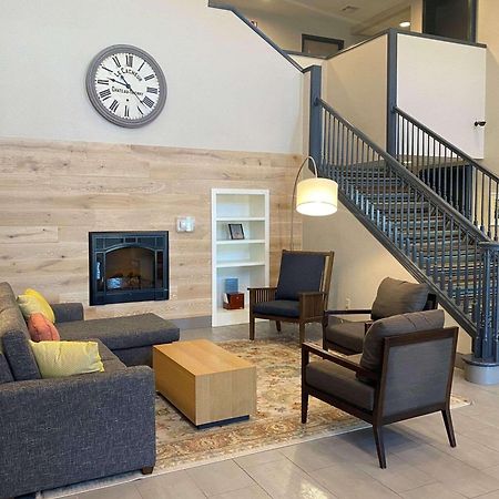 Country Inn & Suites By Radisson, Nevada, Mo Exteriör bild